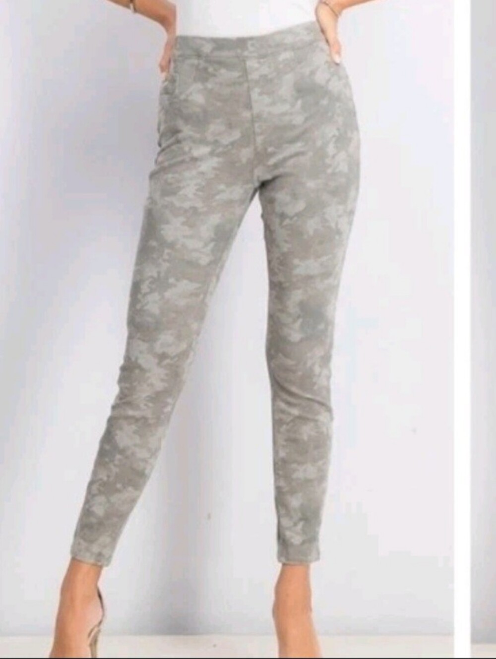 SPANX Jean-ish Camo Ankle Legging Size Large